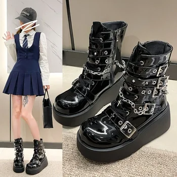 Novost Zime 2024 godine, Boots u stilu Punk Od Lakirane kože s Metalnim lancem, Ženske Dizajnerske Crne Cipele u gotičkom stilu 